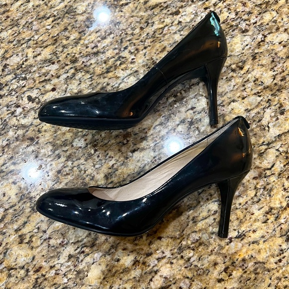 Michael Kors Round Toe Black Patent Leather Heels 3.5 inch Heel, size 10 - Picture 3 of 8